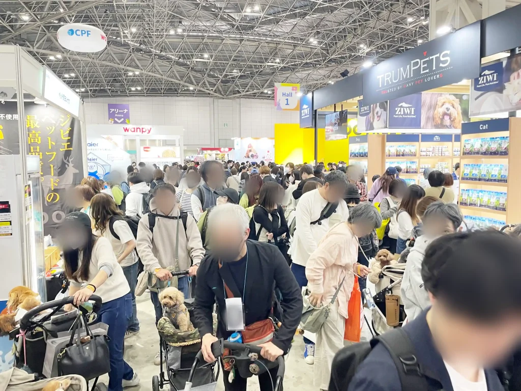 ペットイベントの賑やかな風景